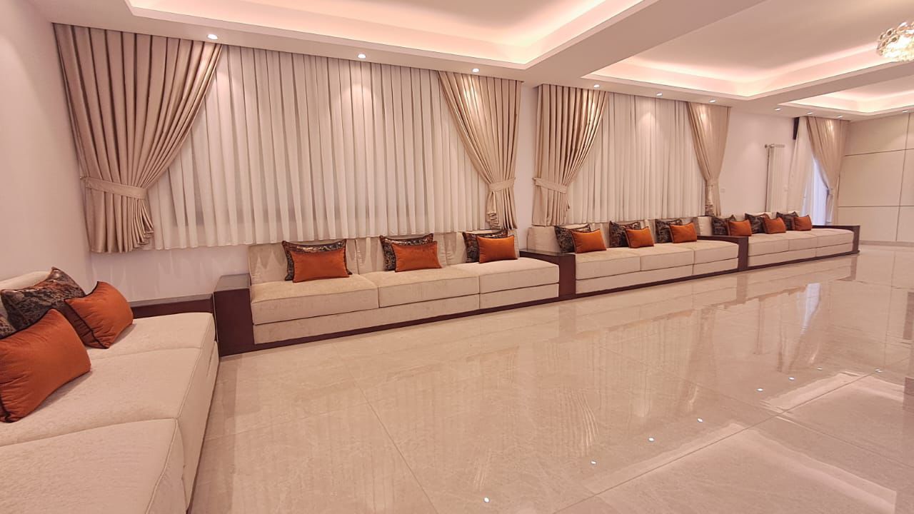 نسيج مختار بألوان هادئة يوحي بالفخامة